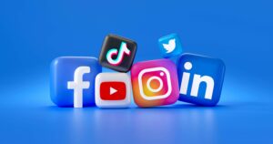 Investor reacting to conflicting social media advice and market losses